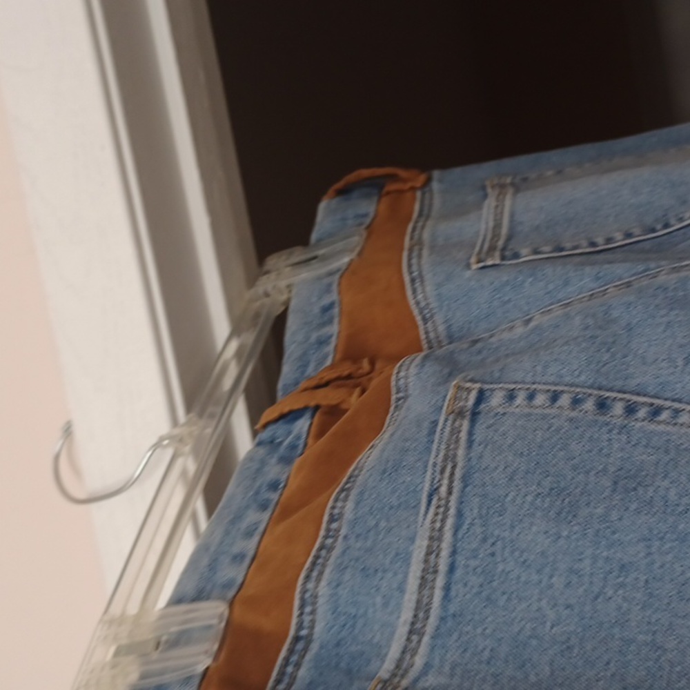 NWT Good American Jeans With a Touch of Faux Suede - Picture 3 of 4